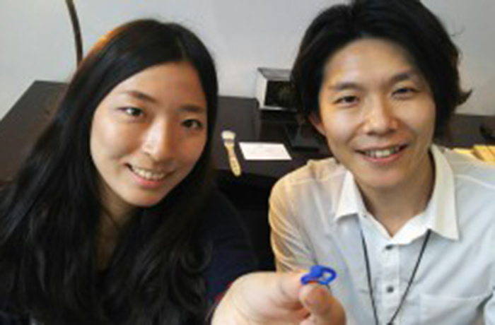 ���s �V������