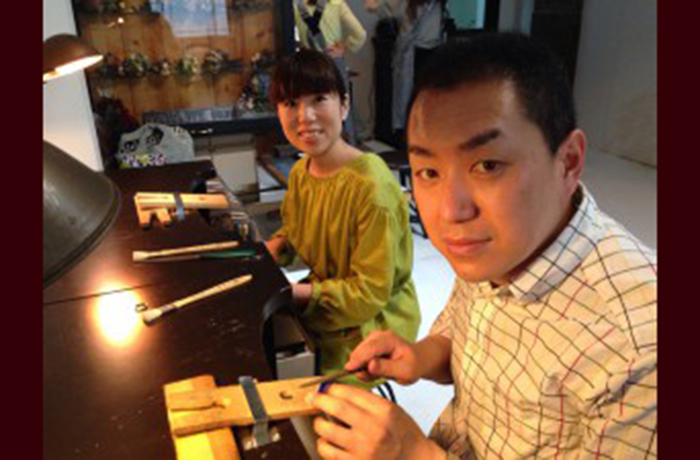 ���s ����