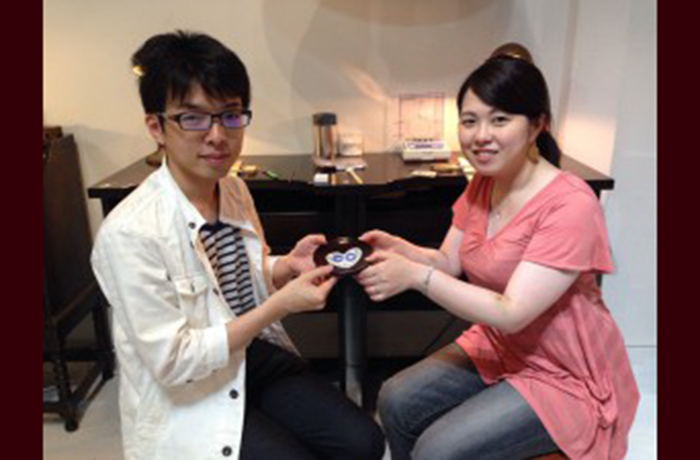 ���s �����s